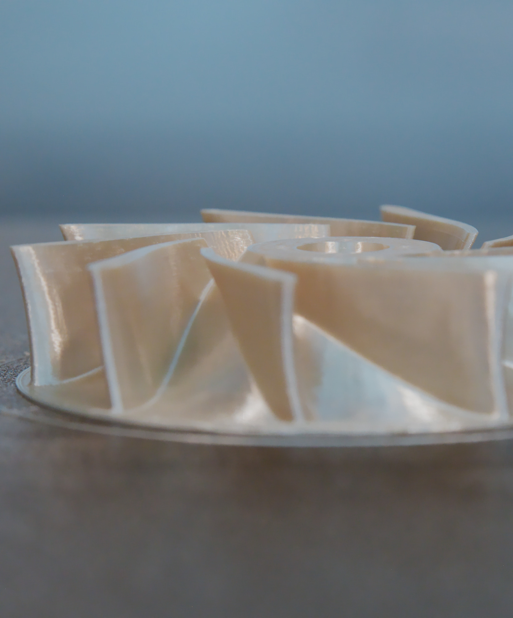 Bauteil aus Hochleistungspolymer, gefertigt auf dem TrueFormer 600