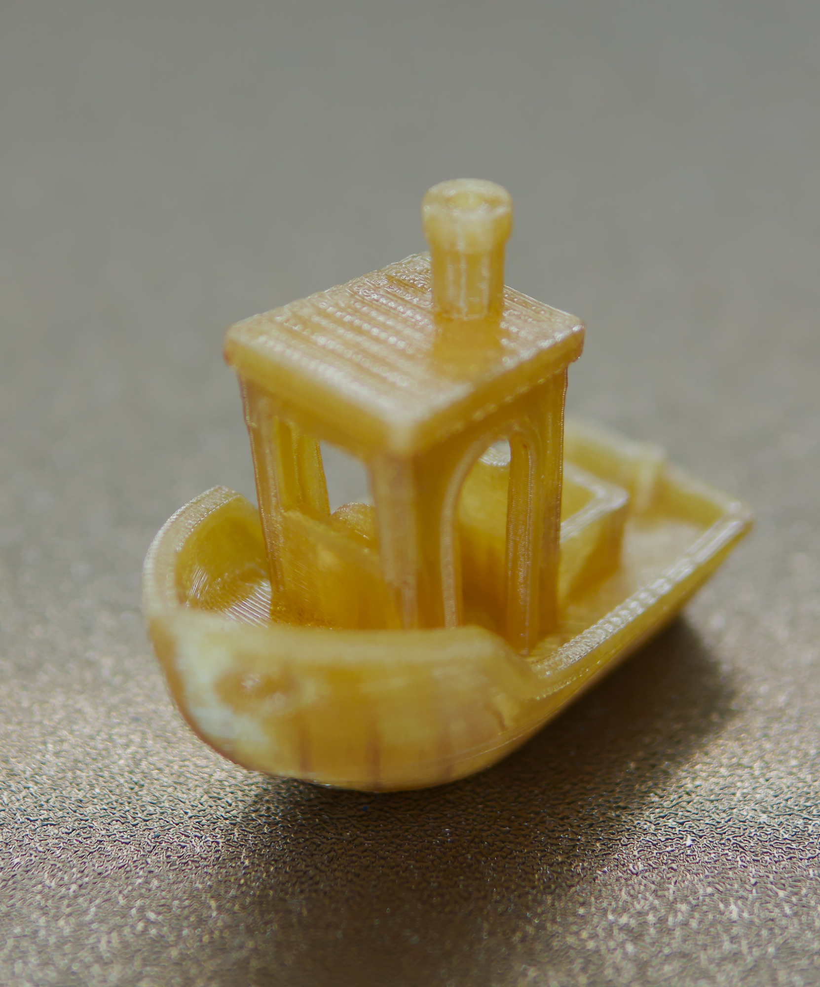 3DBenchy aus ULTEM 1010, gefertigt auf dem TrueFormer 600